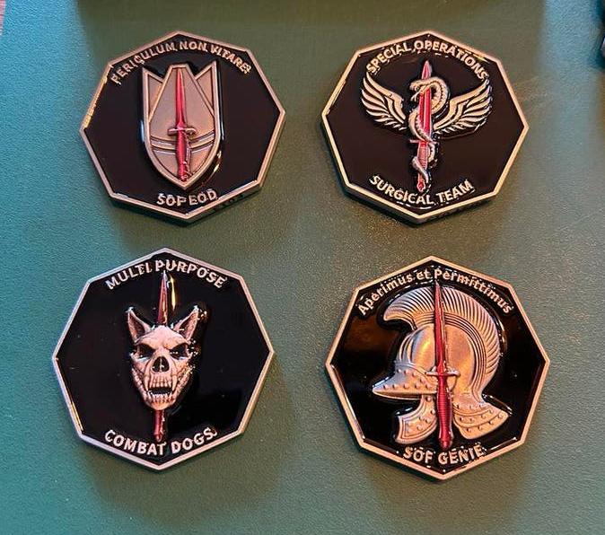 4 coins Korps Commandotroepen SOF SUPPORT, Verzamelen, Ophalen of Verzenden, Landmacht, Nederland, Embleem of Badge