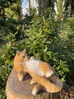 Poes, kat, liggend Bruin, tuin, gazon, boerderij 40cm, Ophalen of Verzenden, Nieuw, Kunststof, Dierenbeeld