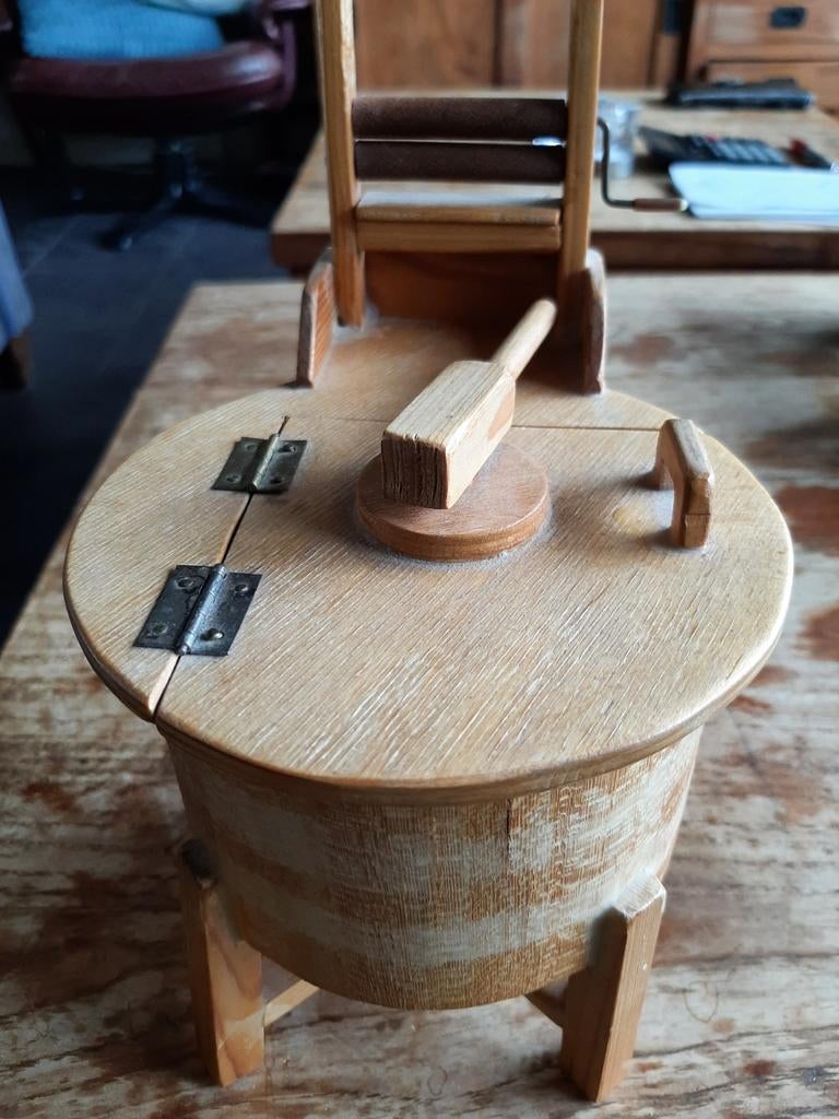 Antieke miniatuur wastobbe van hout handgemaakt, Antiek en Kunst, Ophalen of Verzenden