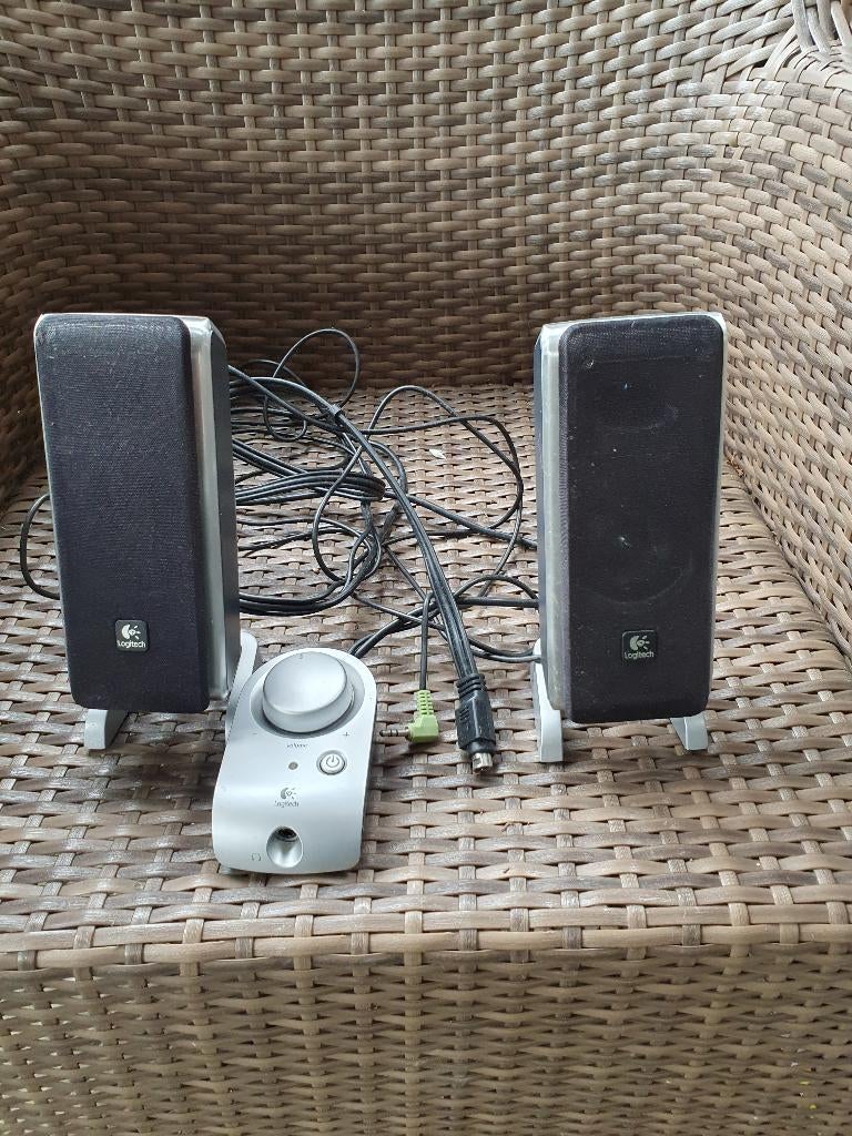 gratis logitech pc speakers, Computers en Software, Pc speakers, Ophalen, Gebruikt, Logitech, Creative