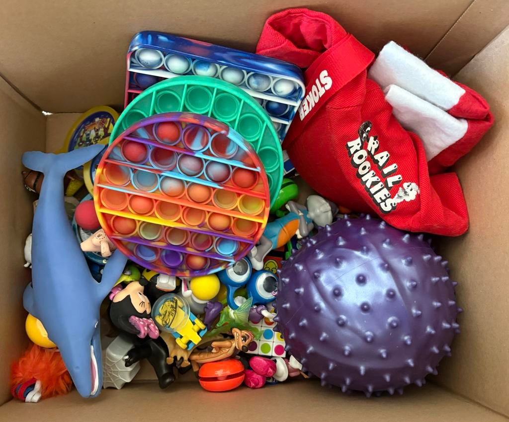 Doos vol speelgoed o.a. pop fidgets, jojo, Disney figuur etc, Ophalen of Verzenden, Gebruikt, Jongen of Meisje