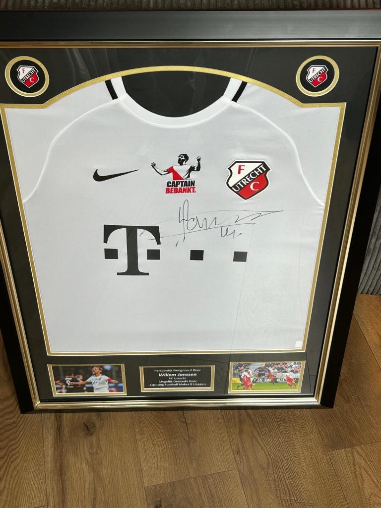 Gesigneerd FC Utrecht shirt - Willem Janssen - Ingelijst, Ophalen of Verzenden, Nieuw, Shirt, Overige merken