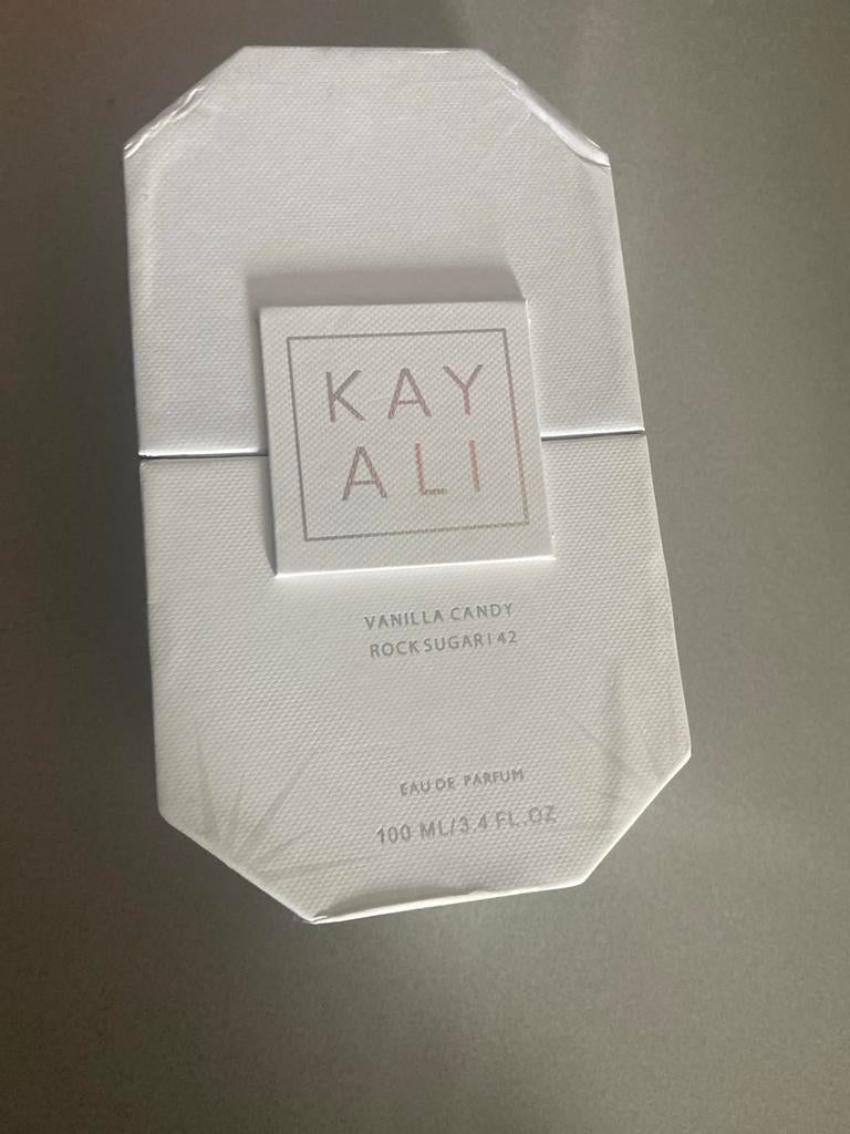 Kayali Vanilla Candy Rock Sugar 142 Eau de Parfum, Sieraden, Tassen en Uiterlijk, Uiterlijk | Parfum, Ophalen of Verzenden, Zo goed als nieuw