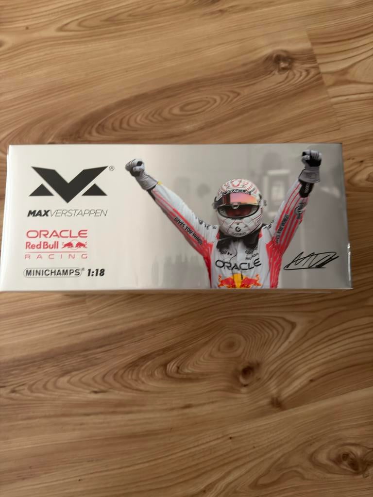 Max Verstappen RB21 Japan 2025 1:18 met pitbord, Ophalen, Nieuw, Auto, MiniChamps