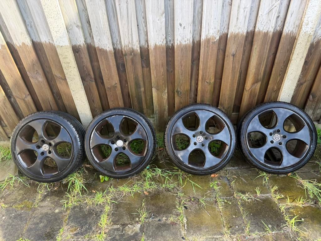 VW Golf GTI Detroit velgen 18 inch + banden set (225/40R18), Ophalen, 18 inch, Banden en Velgen, Zomerbanden