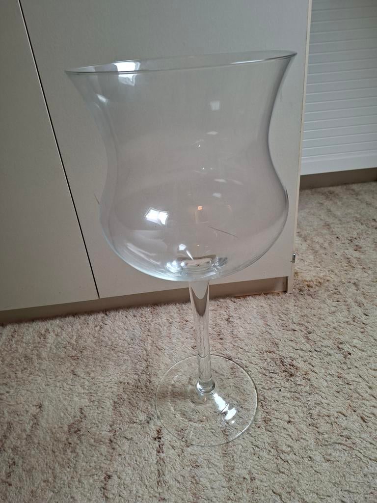 Glazen vaas van mooi dun glas op mooie dunne voet, 58cm hoog, Ophalen, Zo goed als nieuw