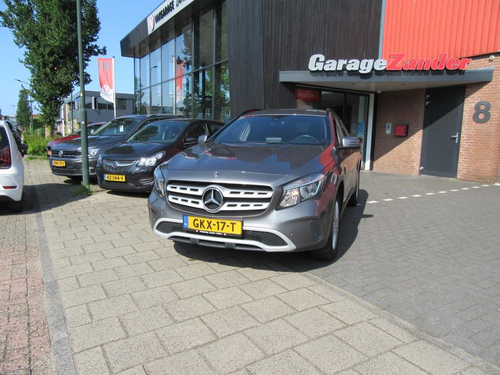 Mercedes-Benz GLA-klasse 180 Business Solution AMG, Auto's, Mercedes-Benz, Gebruikt, Euro 6, 4 cilinders, 715 kg