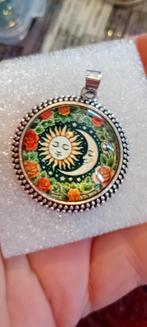 Glazen hanger met zon en maan motief, Glas of Kristal, Nieuw, Ophalen of Verzenden, Overige kleuren