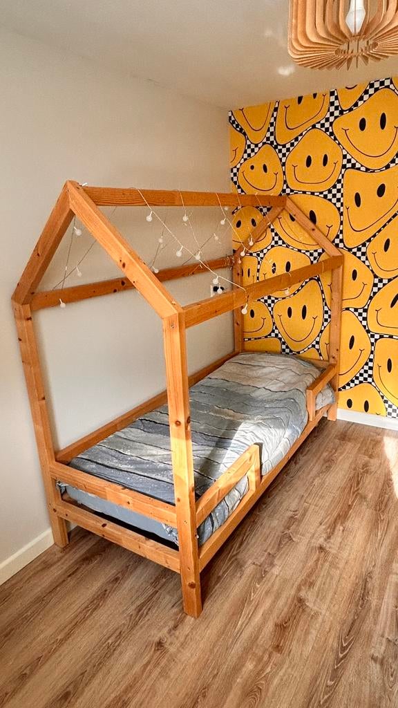 Houten kinderbed 200x80, Kinderen en Baby's, Kinderkamer | Bedden, Ophalen, 70 tot 85 cm, Zo goed als nieuw, Lattenbodem