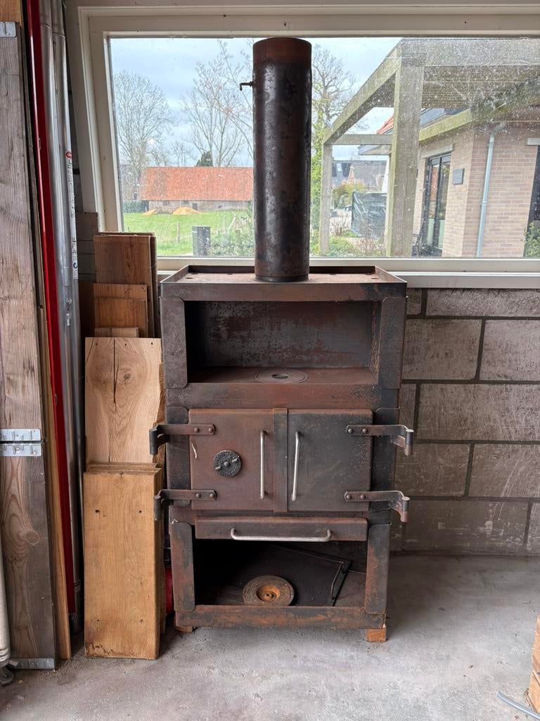 Oerdegelijke grote hout kachel, Huis en Inrichting, Kachels, Ophalen, Gebruikt, Houtkachel, Vrijstaand