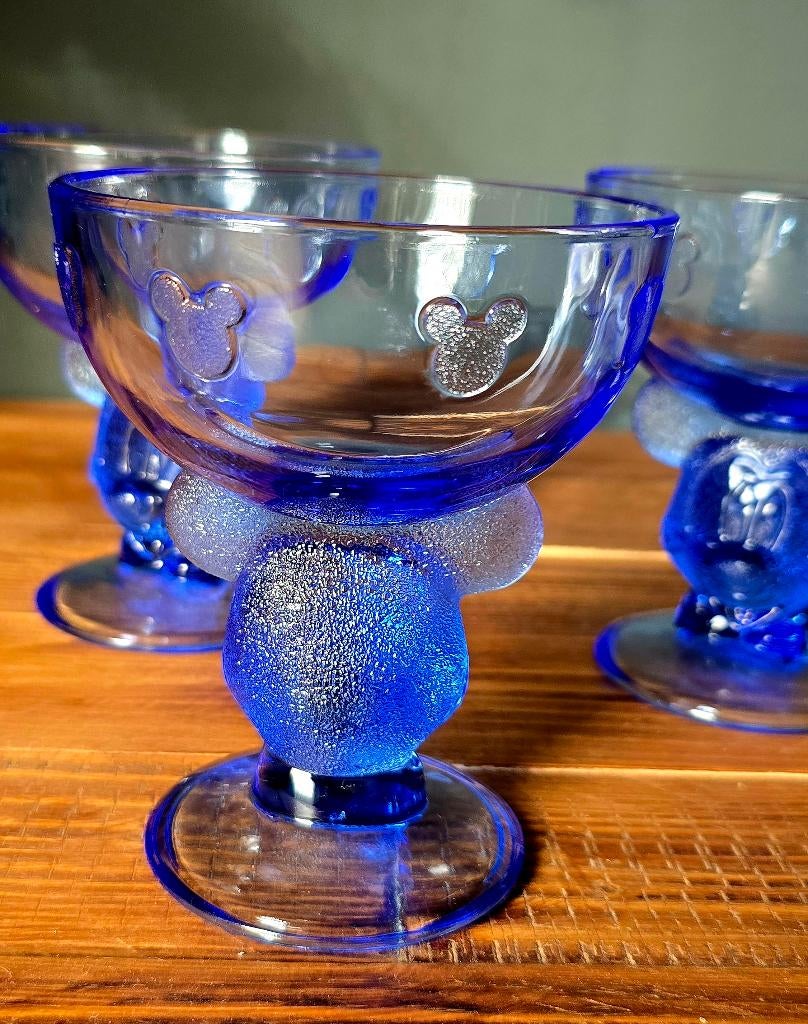 Originele Disney Mickey Mouse ijscoupes in cobalt blauw, Verzamelen, Glas en Borrelglaasjes, Ophalen of Verzenden, Zo goed als nieuw