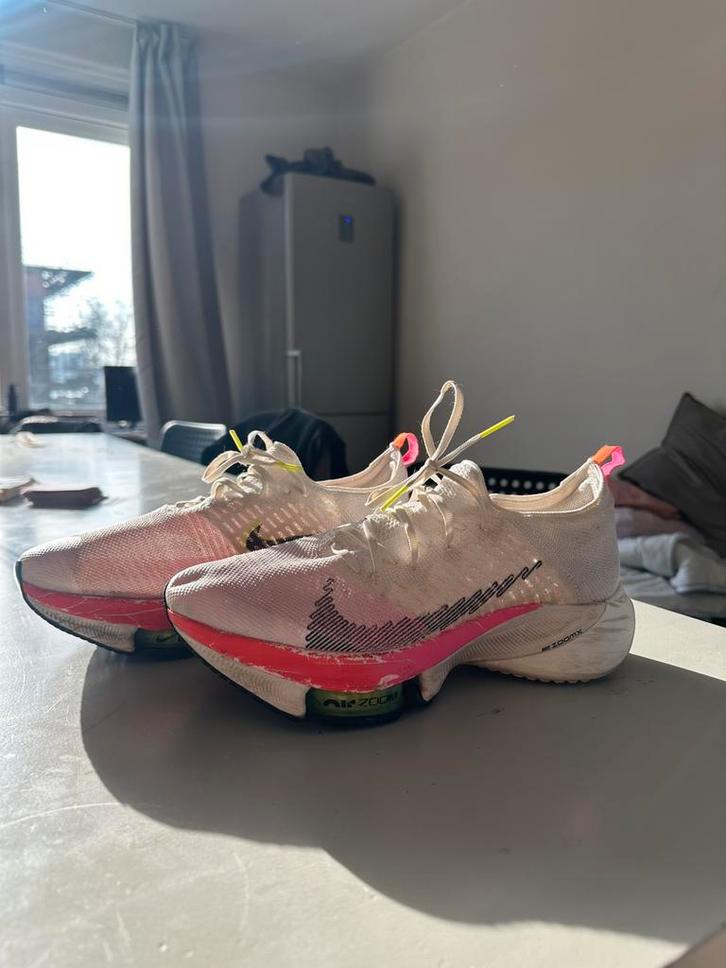 Nike Air Zoom Tempo Next% Flyknit sneakers. Size 43, Kleding | Heren, Schoenen, Gedragen, Sportschoenen, Wit, Ophalen of Verzenden