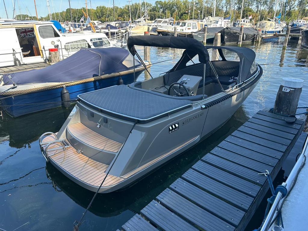 Elegance 615  suzuki 60pk kampeer edition bwj 023  opties