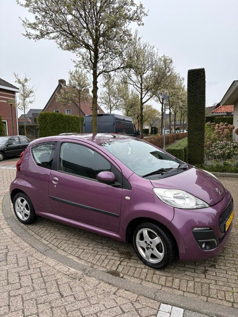 NIEUW APK April 2027 Peugeot 107 1.0 12V E-vti 68PK 3DR 2013, Voorwielaandrijving, Overige kleuren, 4 stoelen, Handgeschakeld