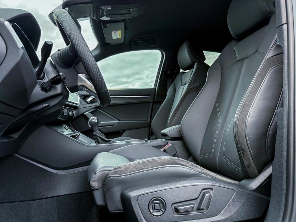 Audi Q3 Sportback 45TFSI e 245pk S-Tronic Competition S Edit, Gebruikt, Zwart, Lichtsensor, SUV of Terreinwagen