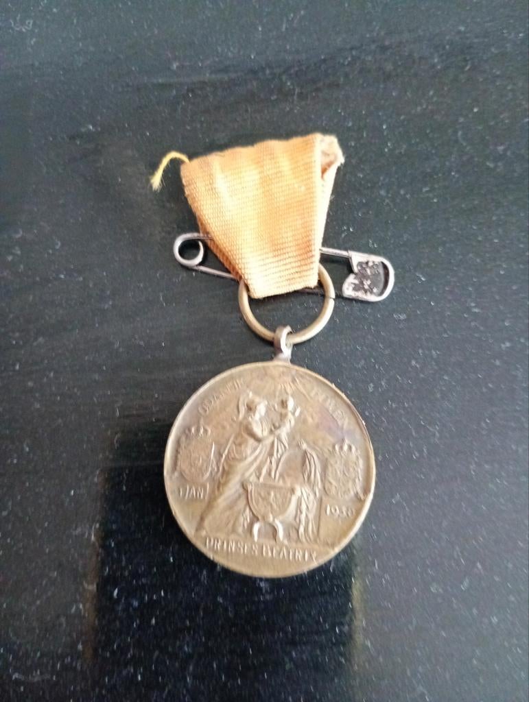 Koperen Medaille Prinses Beatrix uit 1938, Verzenden, Gebruikt, Nederland, Speld(je) of Lepel(tje)