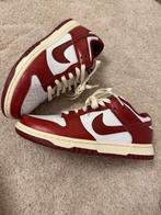 Nike Dunk Low Bordeaux - Maat 38, Kleding | Dames, Schoenen, Ophalen of Verzenden, Gedragen, Rood, Sneakers of Gympen