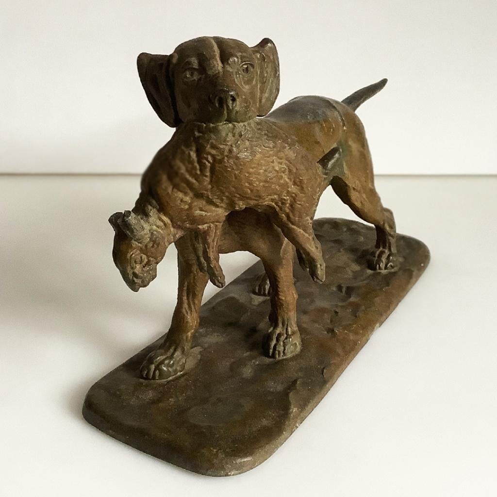 Antiek beeld jachthond met prooi zamak 19e eeuw, Antiek en Kunst, Verzenden