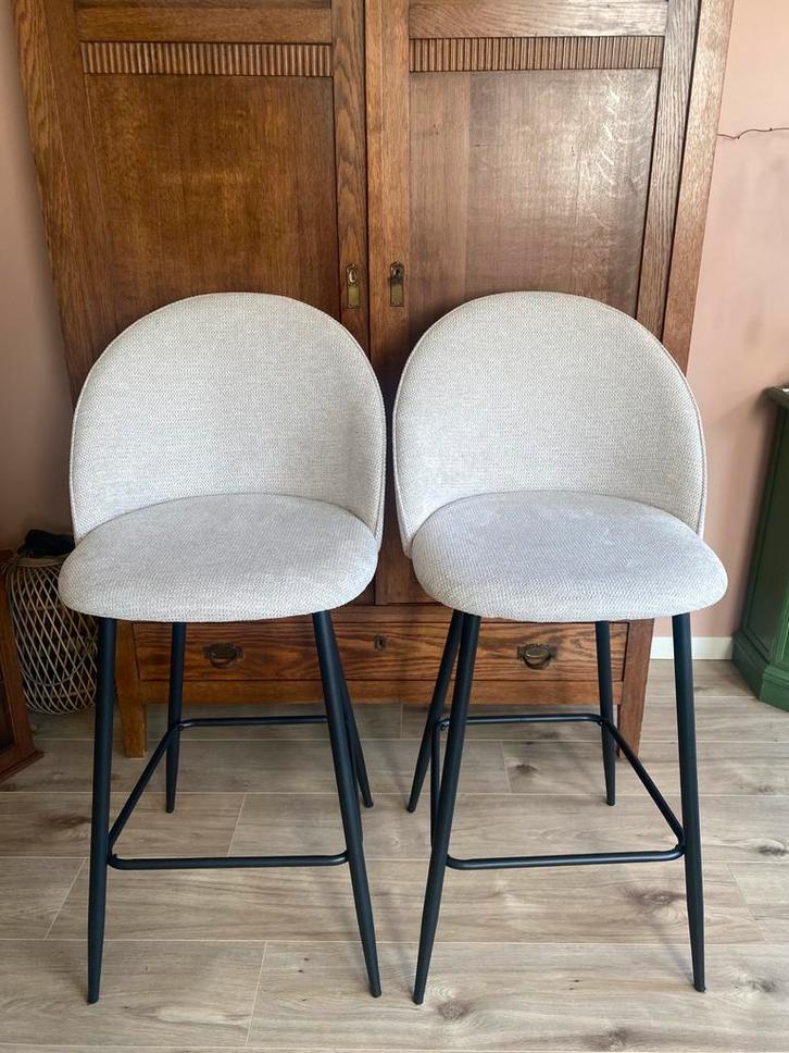 Twee barkrukken met stoffen zitting, Huis en Inrichting, Barkrukken, Gebruikt, 90 cm of meer, Metaal, 2 krukken, Met voetsteun