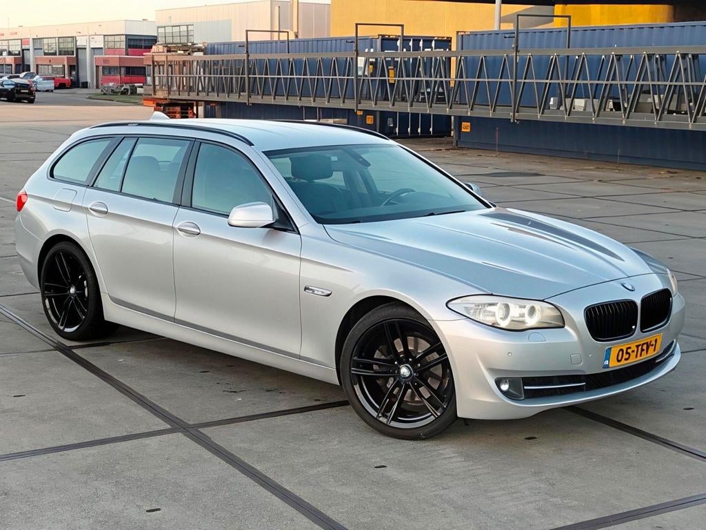 Bmw 523i aut 2012 Nieuw APK Nap km orgineel NL
280 pk, Achterwielaandrijving, 2000 kg, 2996 cc, Stationwagon