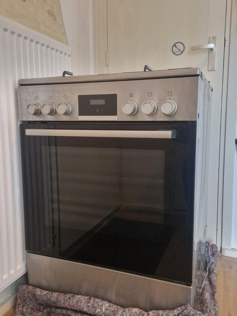 Bosch gasfornuis met oven, Gebruikt, Gas, 85 tot 90 cm, 4 kookzones
