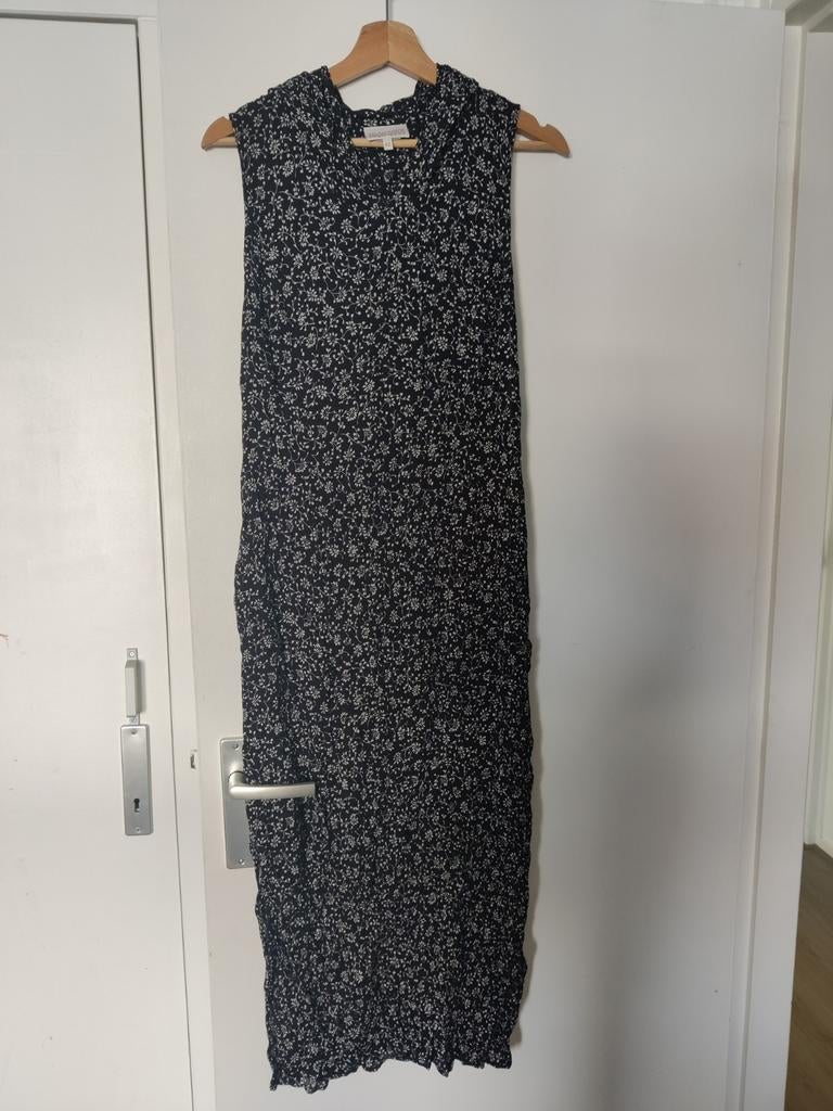 Zwarte lange jurk met capuchon en bloemenprint, Zwart, Maat 42/44 (L), Michel Valérie, Ophalen of Verzenden