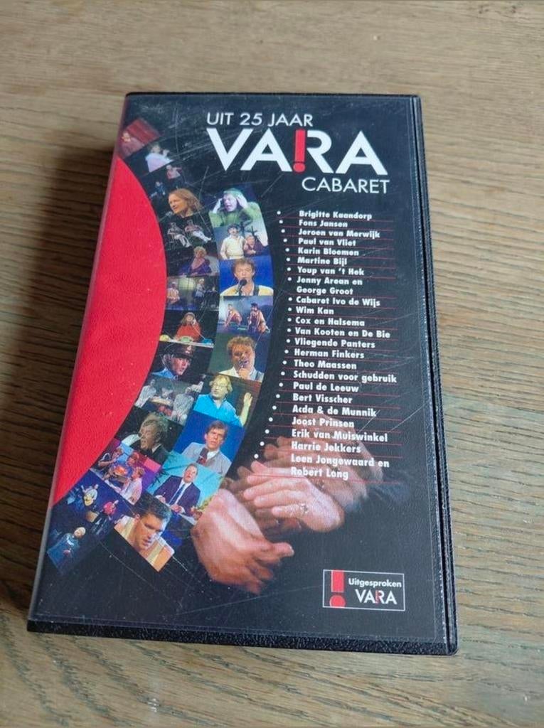 Uit 25 Jaar VARA Cabaret videoband., Cd's en Dvd's, Alle leeftijden, Ophalen of Verzenden, Gebruikt, Tv-serie of Tv-programma