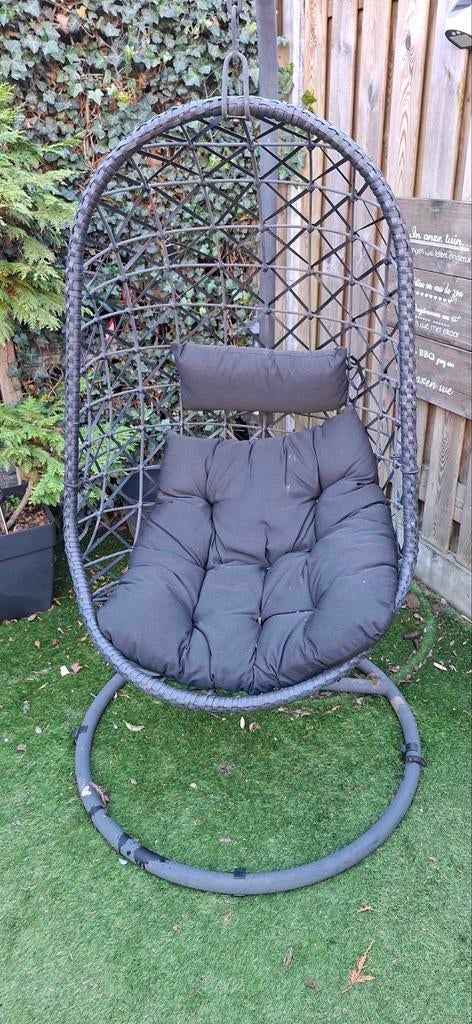 Ei hangstoel, Ophalen