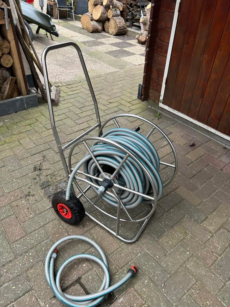 Gardena slang 19mm, 30m op RVS kar met robuuste banden, Ophalen of Verzenden, Gebruikt, Tuinslanghaspel
