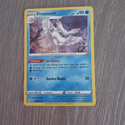 pokemon kaart Frosmoth 030/072 2021, glimmend plaatje, Ophalen of Verzenden, Gebruikt, Losse kaart