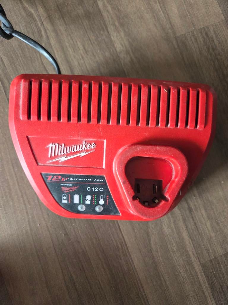Milwaukee oplader C 12 C, Doe-het-zelf en Verbouw, Gereedschap | Handgereedschap, Ophalen of Verzenden