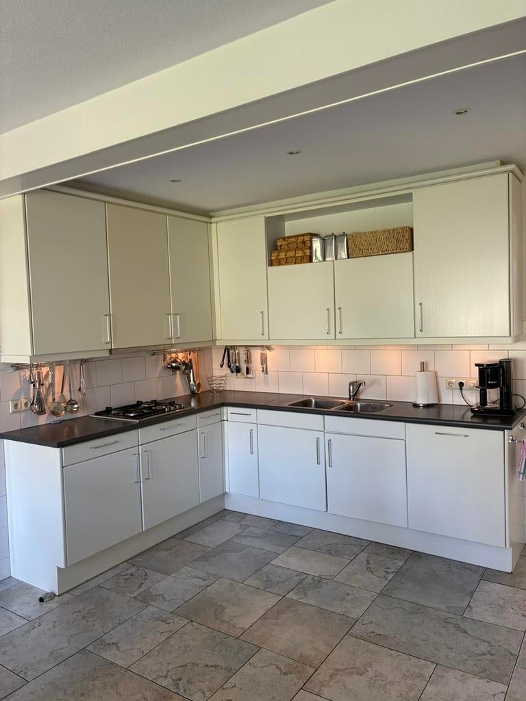 Hoekkeuken met vrijstaande kast, Ophalen, Gebruikt, Wit, Hoekkeuken