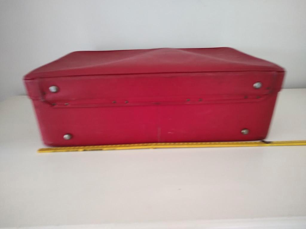 K675 VINTAGE jaren 60 koffer rood kunstleder in goede staat, Overige materialen, Gebruikt, 50 tot 60 cm, Onbekend
