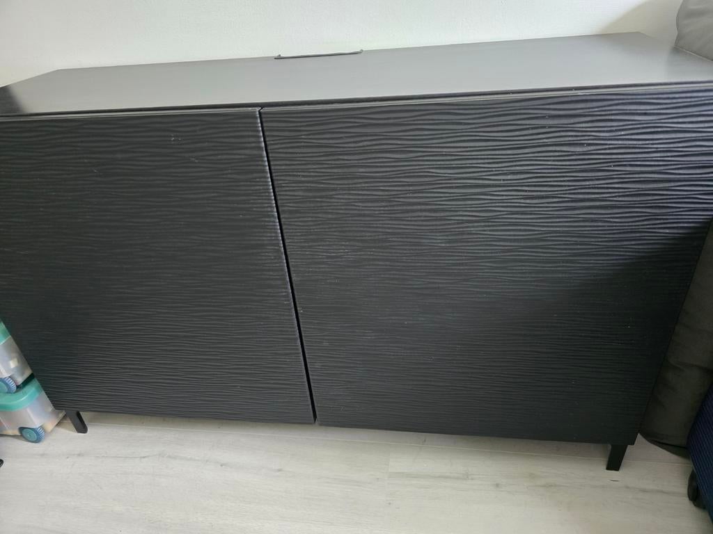 TV Kastje Ikea zwart met reliëf deurtje, 100 tot 150 cm, Ophalen of Verzenden, Zo goed als nieuw, Minder dan 100 cm