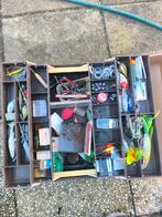 Gevulde viskoffer met divers visgerei, Ophalen of Verzenden