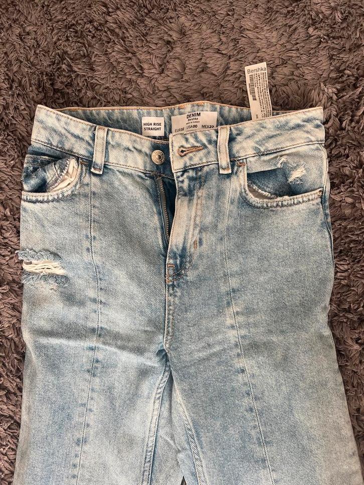 Bershka High Rise Straight Jeans - EUR 32, Kleding | Dames, Spijkerbroeken en Jeans, Zo goed als nieuw, W27 (confectie 34) of kleiner