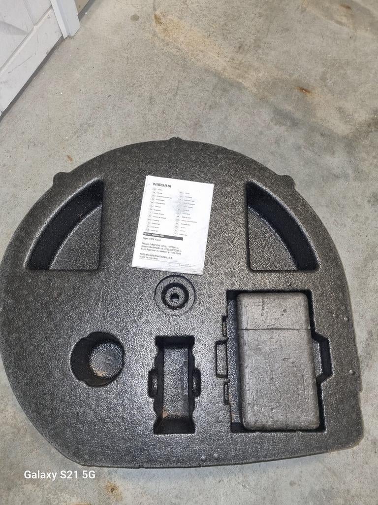 Nissan kofferbak inzetstuk/gereedschap organizer., Ophalen