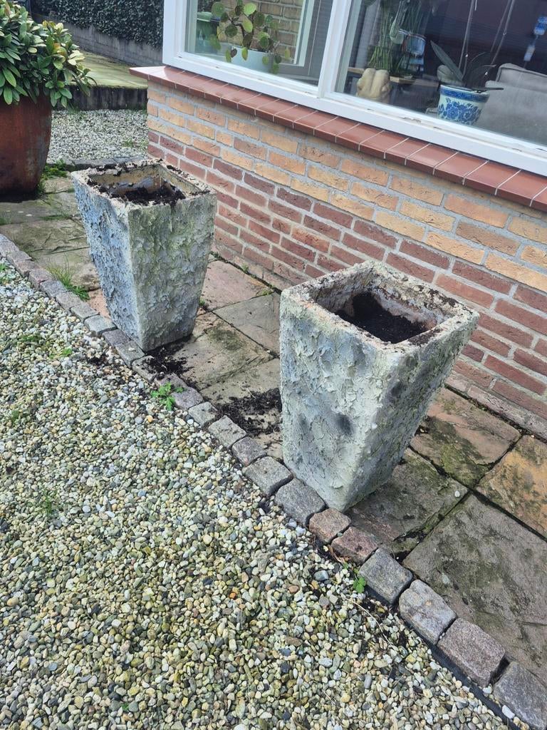 Gratis 2 grote potten voor buiten, Ophalen, Gebruikt, Rond, Beton