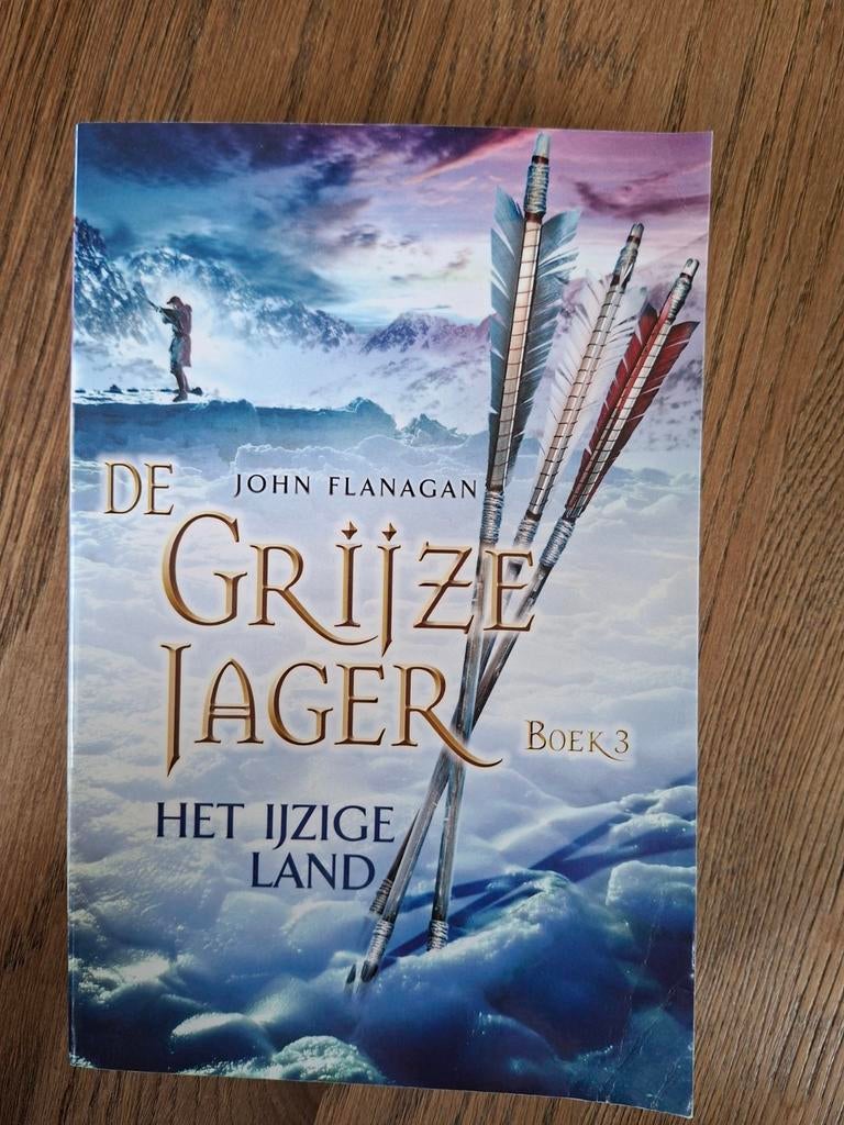 De Grijze Jager 3 - Het ijzige land, Ophalen of Verzenden, Gelezen, John Flanagan