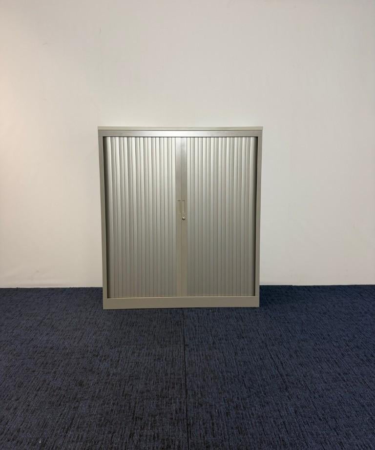 4 x Roldeurkast Markant, aluminium, H 138 x B 120 x D 42 cm.