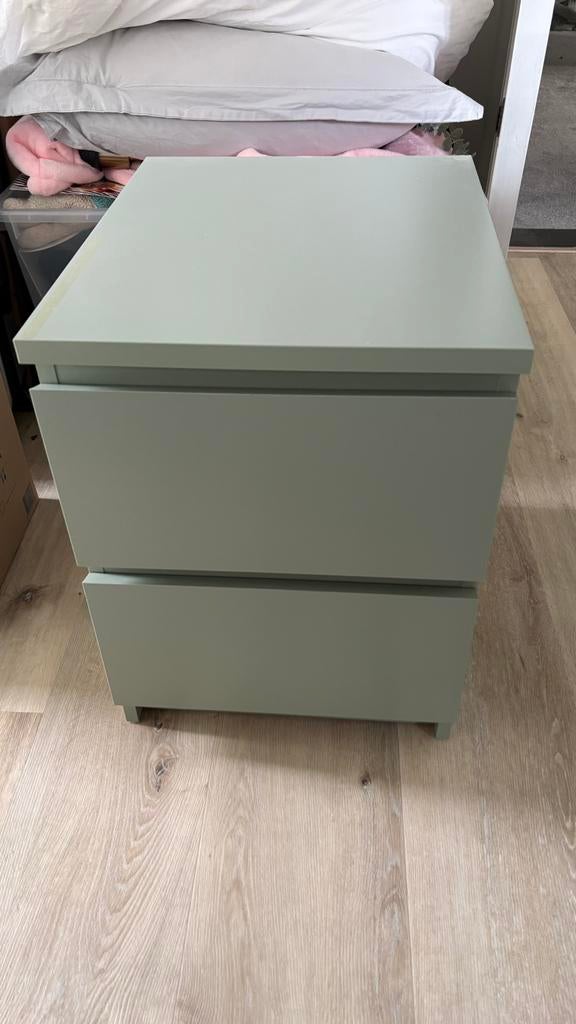 Ikea Malm groen nachtkasje, Huis en Inrichting, Slaapkamer | Nachtkastjes, Ophalen, Zo goed als nieuw, Minder dan 45 cm