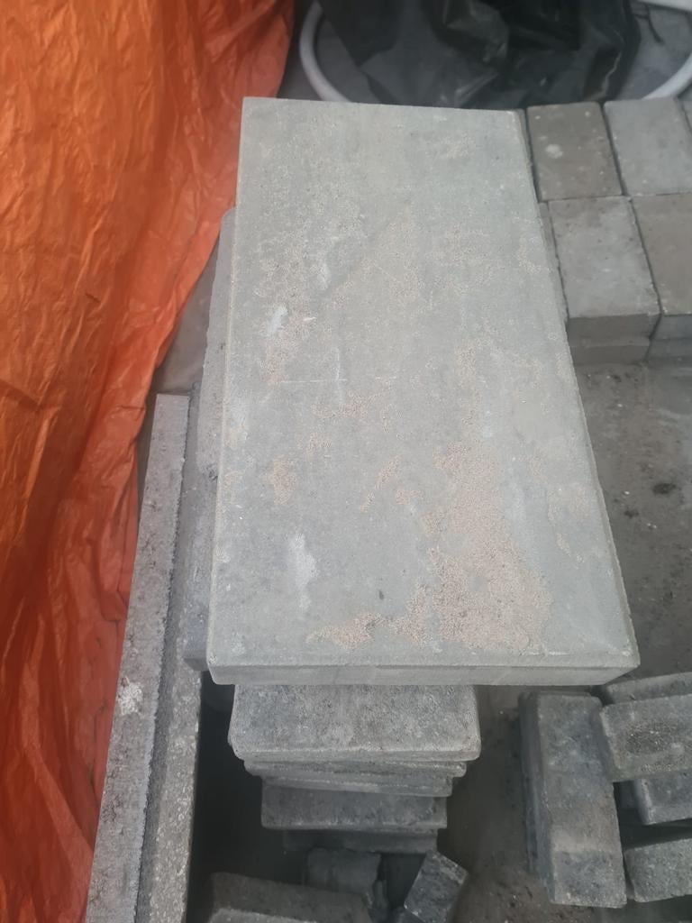 Verschillende maten stenen/tegels, Ophalen, Gebruikt, Beton, Terrastegels