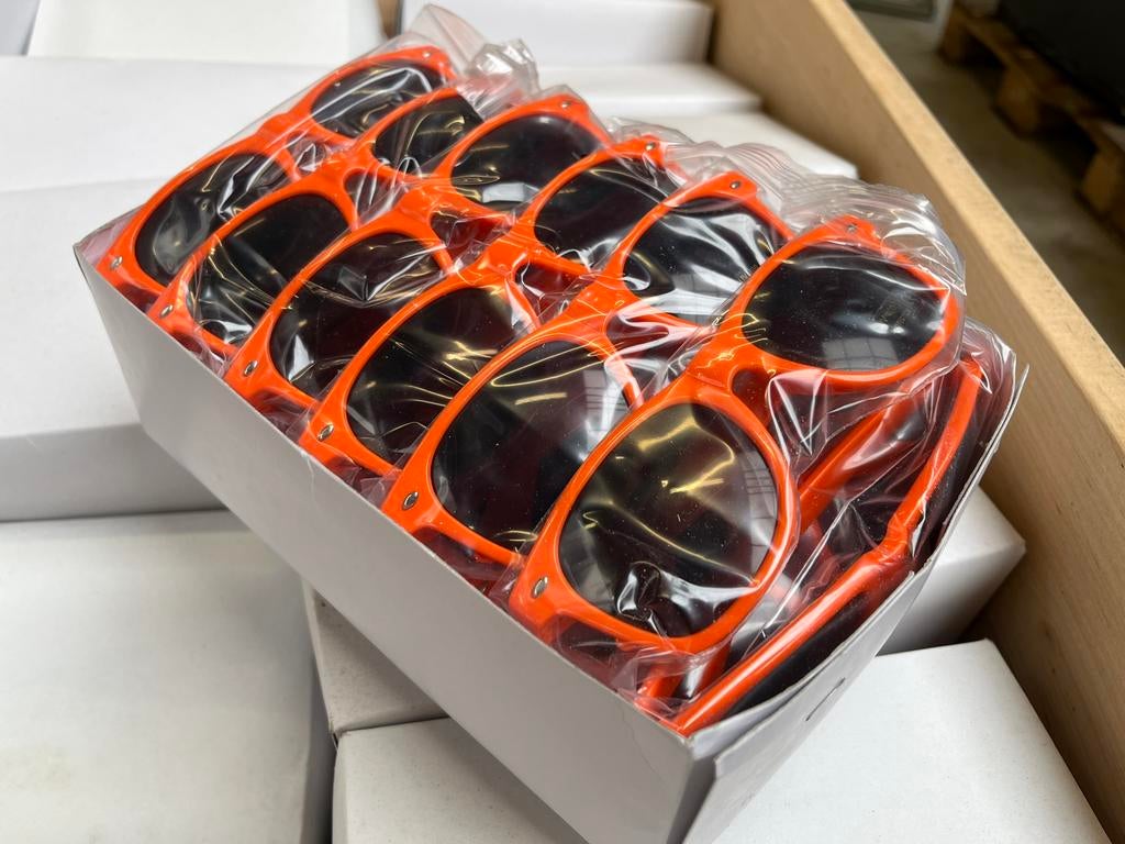 Oranje zonnebrillen UV400 per 20 verpakt, Ophalen of Verzenden, Nieuw, Feestartikel, Overige