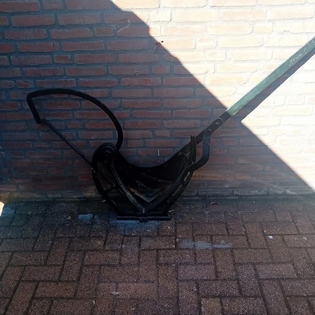 Antieke stro /riet snijder, Ophalen