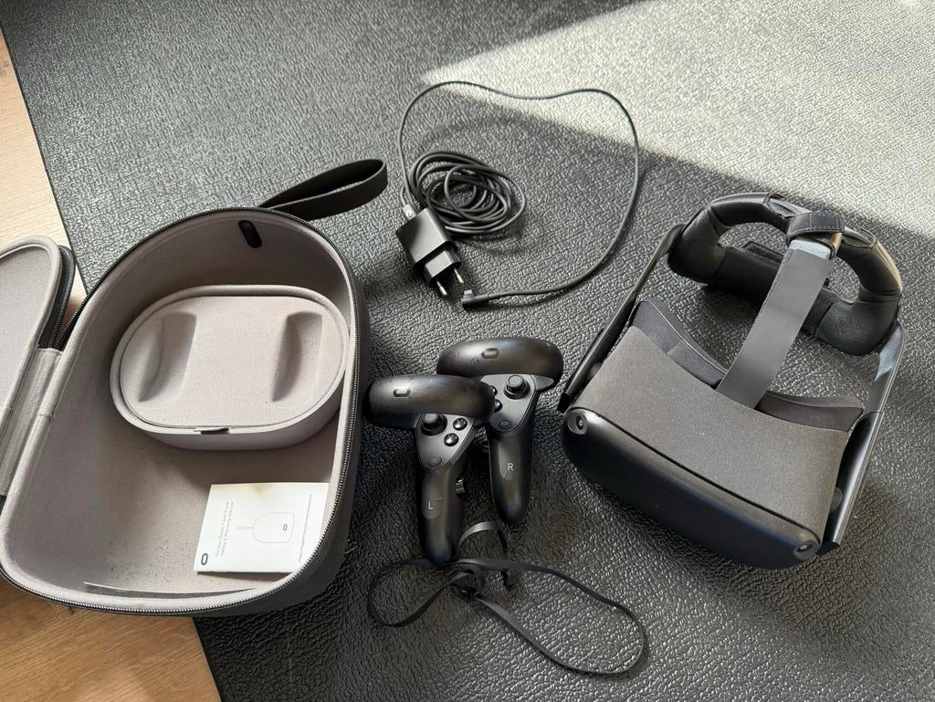 Oculus Quest (1e gen) compleet + case + extra interfaces, Ophalen, Gebruikt, VR-bril, Overige platformen