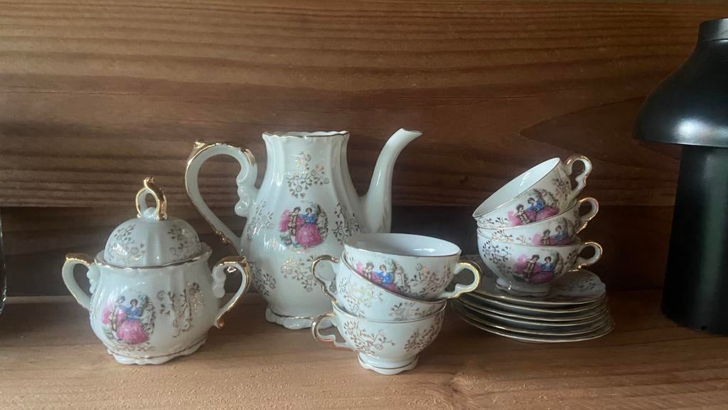 Engels servies, Ophalen