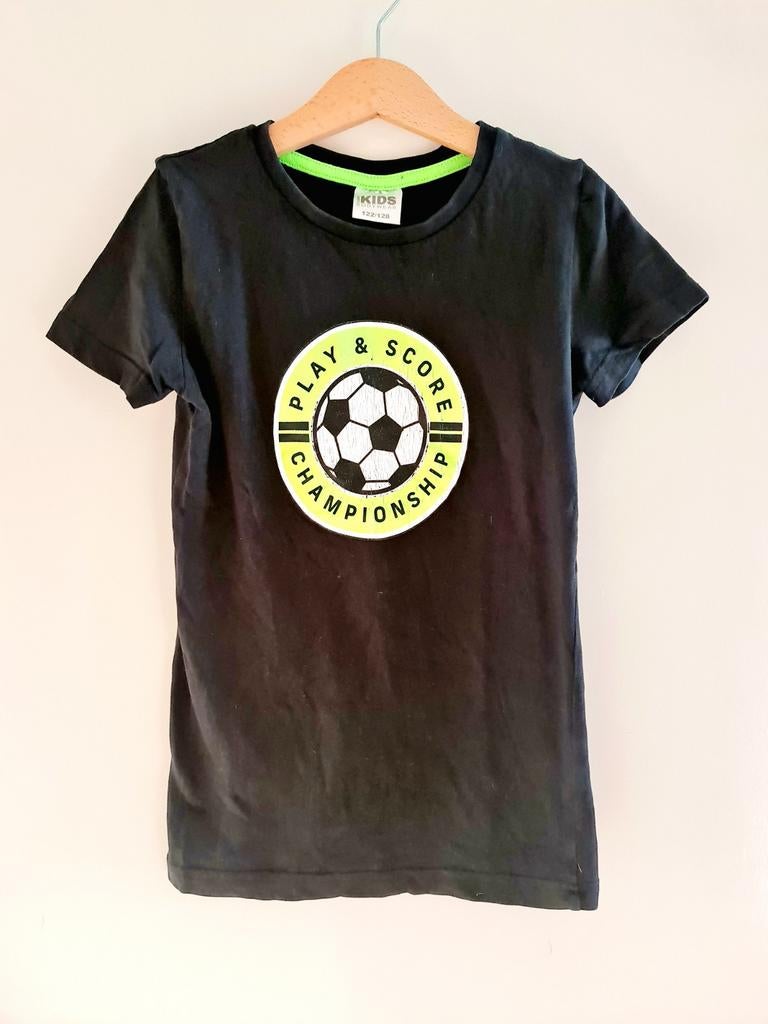 Zwart T-shirt met leuke print maat 122/128, Kinderen en Baby's, Kinderkleding | Maat 122, Europe Kids, Ophalen of Verzenden, Zo goed als nieuw