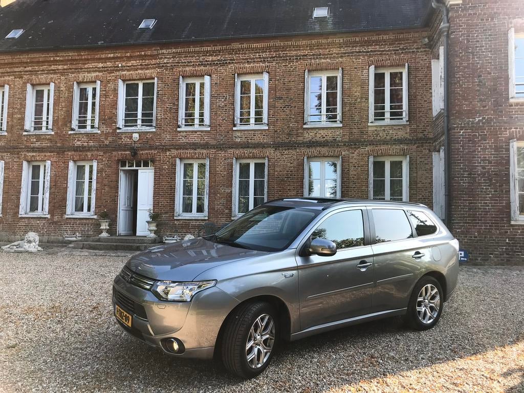Mitsubishi Outlander 2.0 instyle  4WD CVT 5P, Auto's, Mitsubishi, 1998 cc, Outlander, Zwart, 4 cilinders