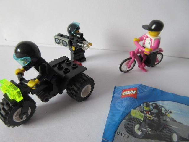 1197 Town, Telekom Racefietser en Televisiemotorfiets, Lego, Ophalen of Verzenden, Zo goed als nieuw, Complete set
