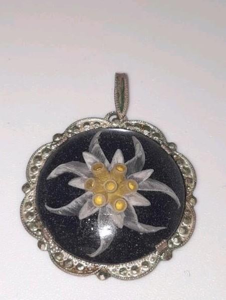 Antieke zilveren hanger edelweiss gemerkt 800, Gebruikt, Ophalen of Verzenden, Bloem of Plant, Zilver